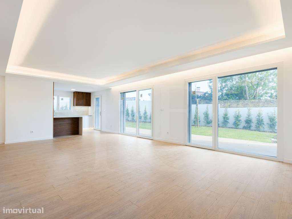 Moradia T4 moderna com piscina privativa e acabamentos premium em C... - Grande imagem: 3/21