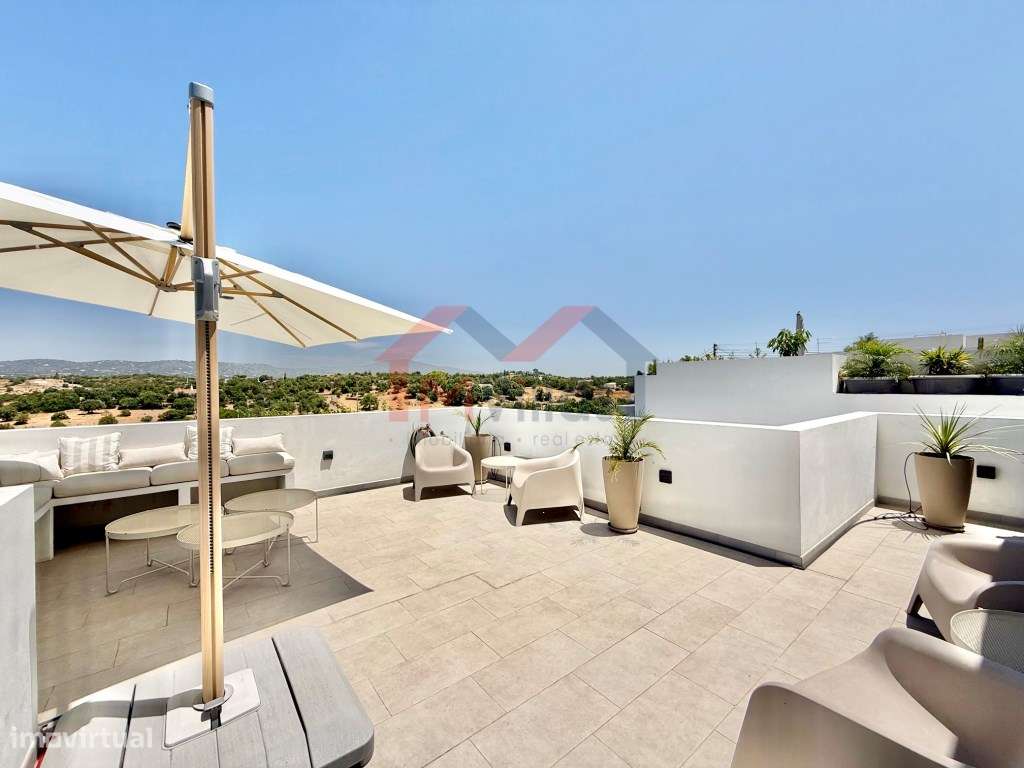 Moradia V4 com vista campo e piscina em Pechão - Olhão-28