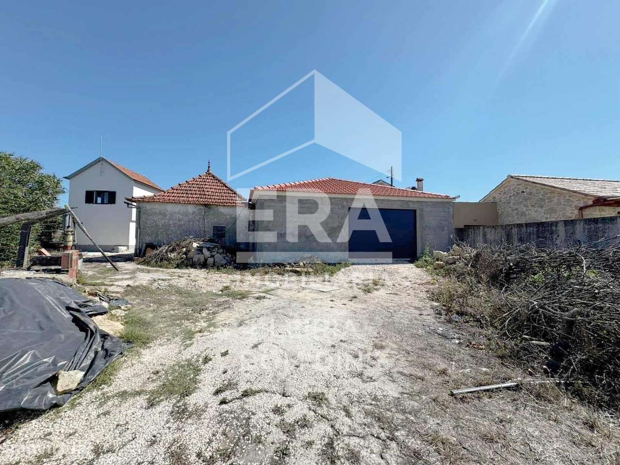 Moradia T3 inserida num terreno com 869m2 - Grande imagem: 2/18