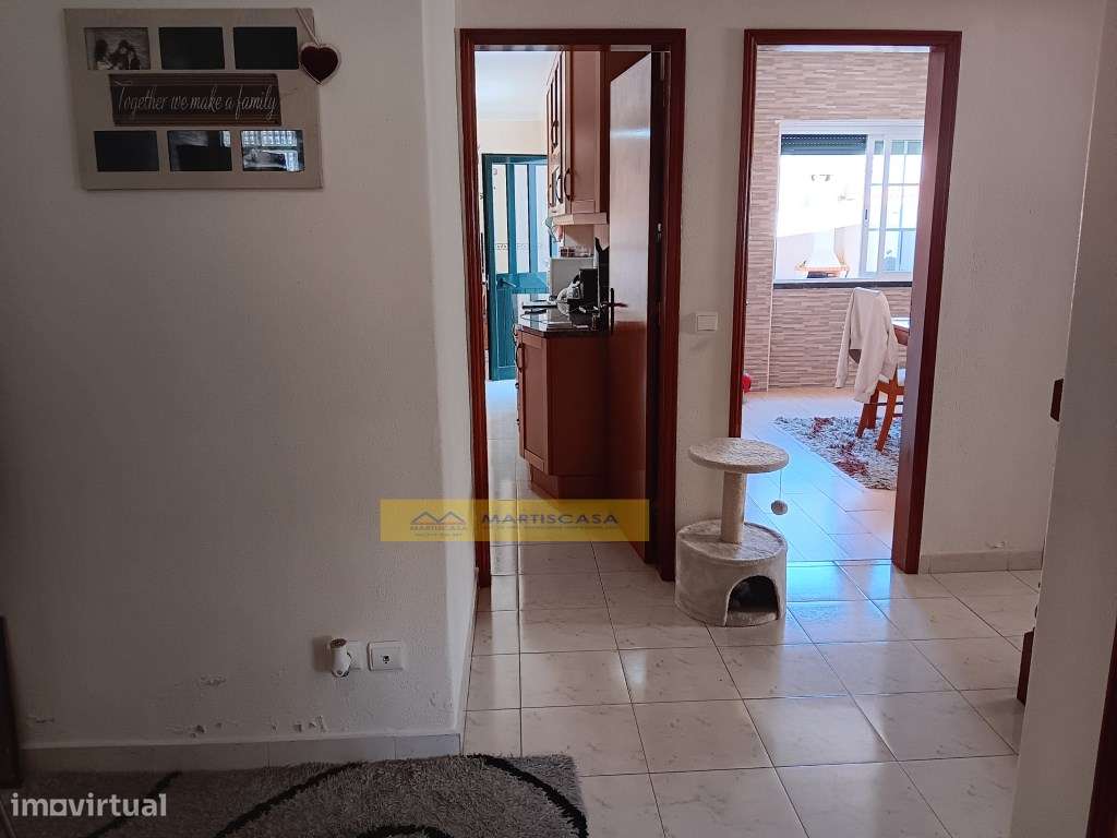 Moradia T4 totalmente remodelada, garagem, sotão e espaço exterior,...-9