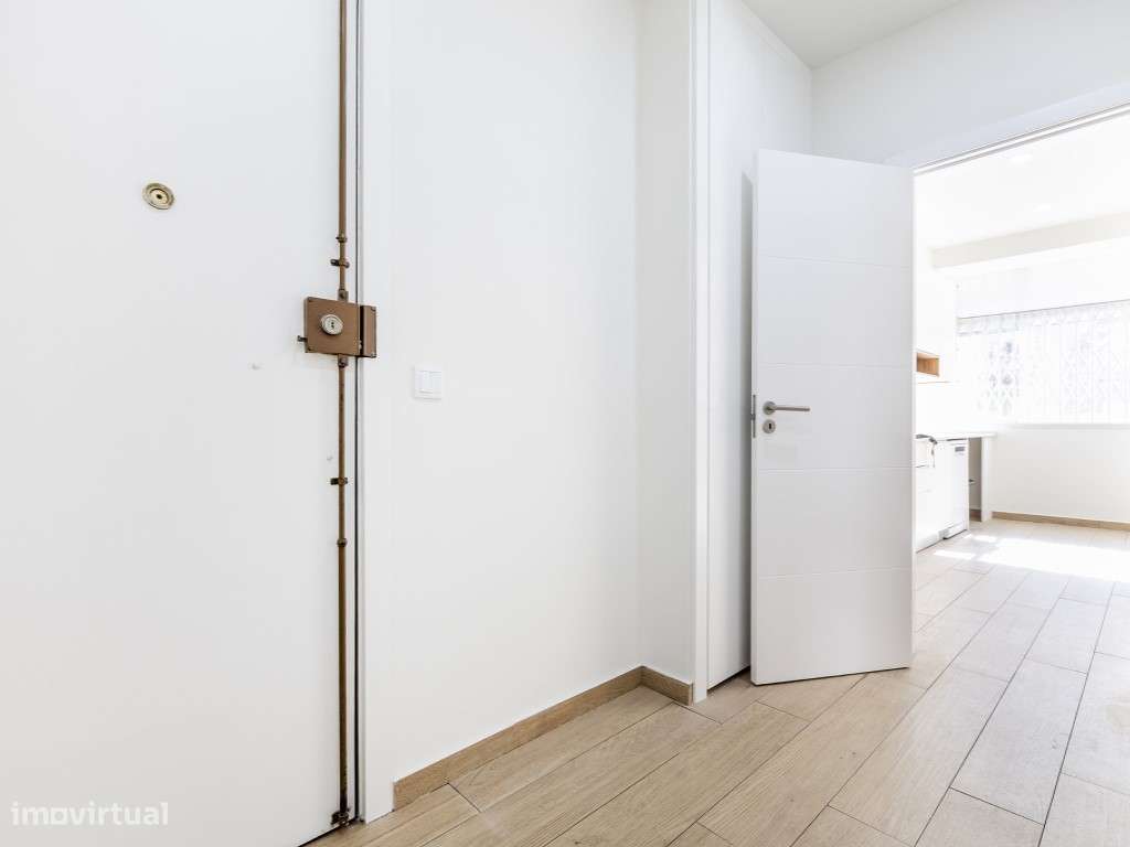 T2 Totalmente Remodelado na Damaia | Junto às Portas de Benfica-15