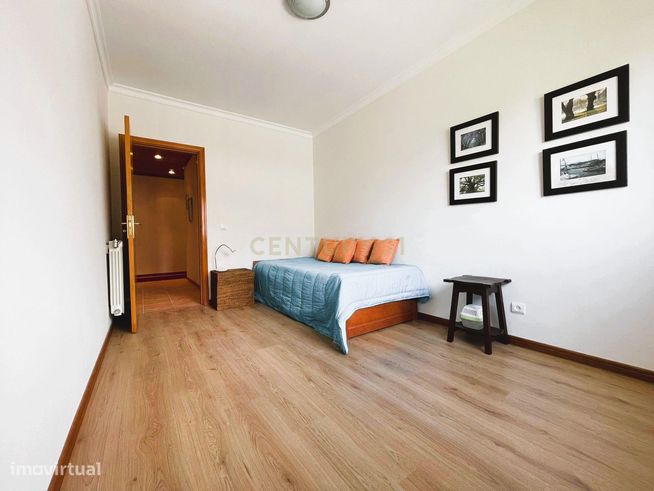Apartamento T3 com garagem dupla junto ao Palácio Sotto Mayor – Figuei-8