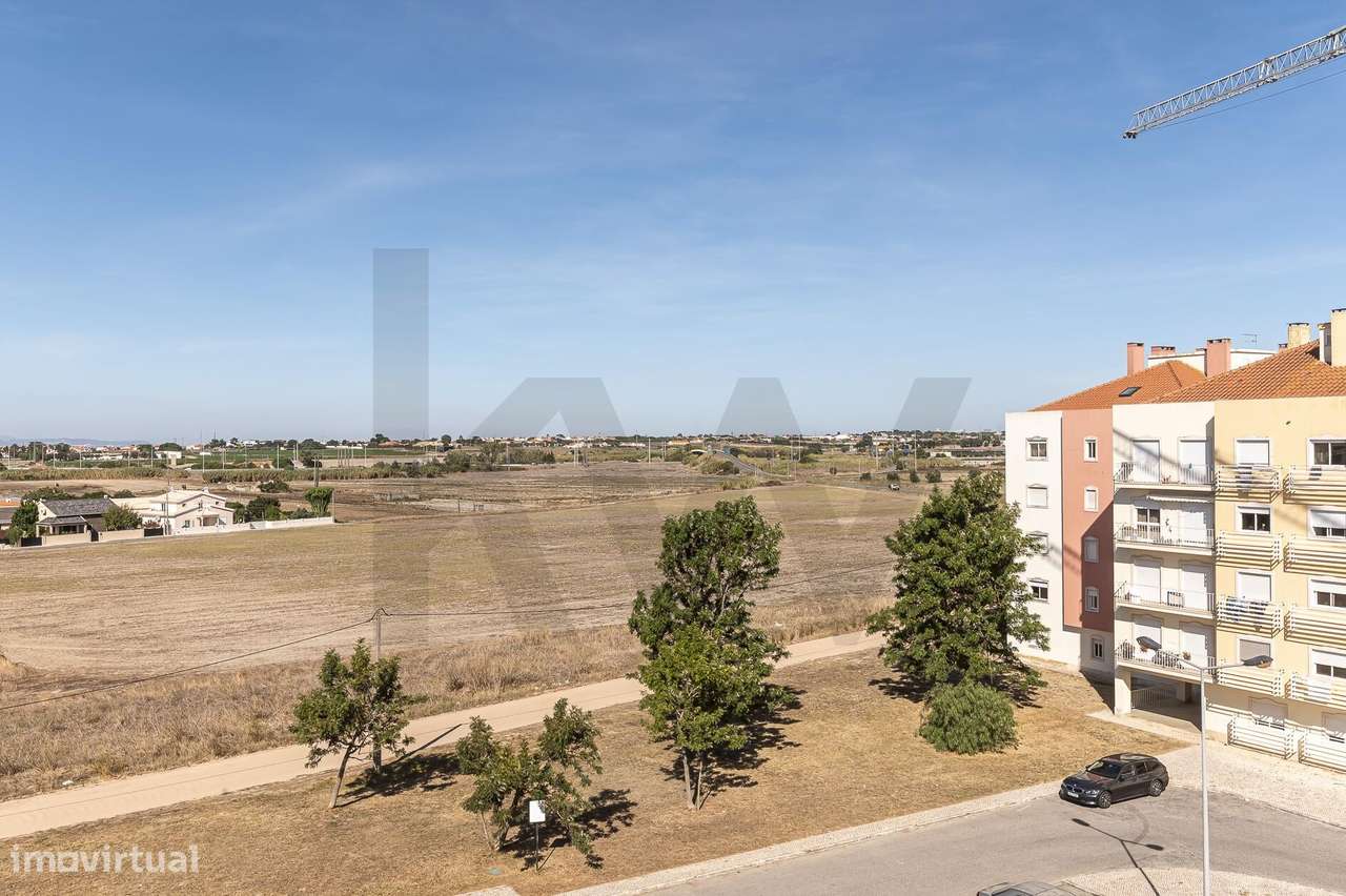 Apartamento T3 com elevador e vista desafogada, Urbanização do Moinho,-21