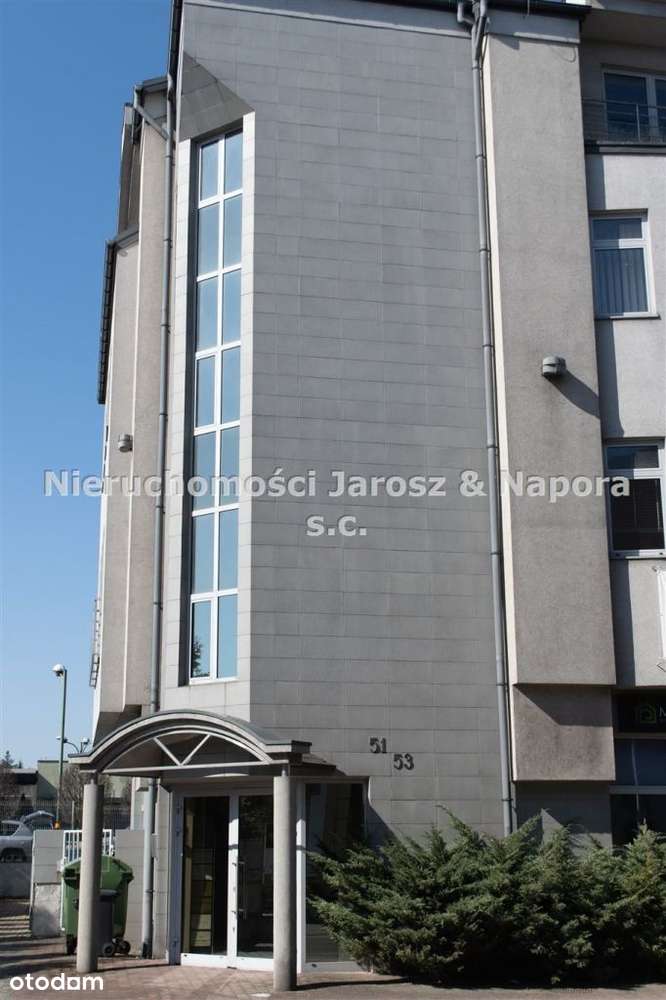 Nowoczesny budynek usługowo-handlowy z windą-4