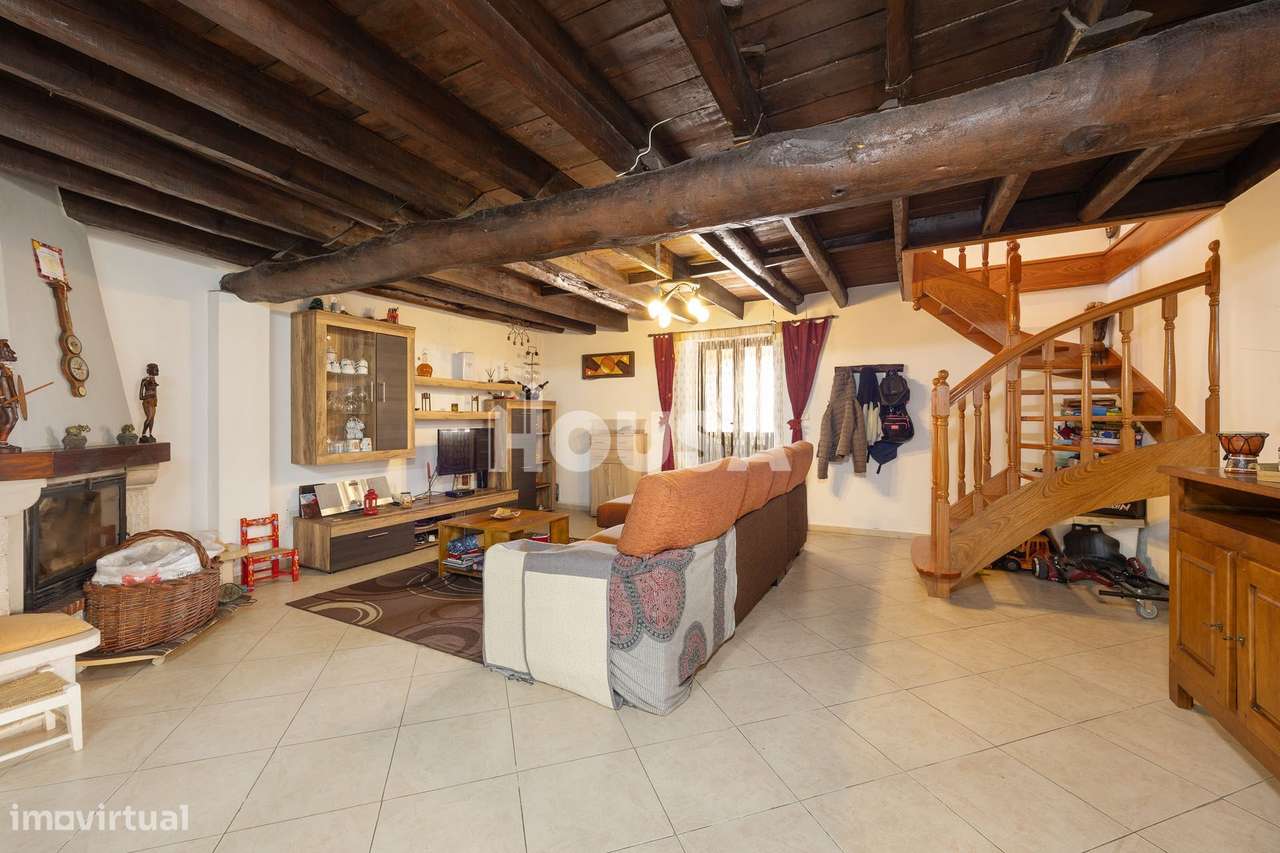 Moradia T3 com terreno de 2.157 m² – Raposeira, Colmeias | Leiria-0