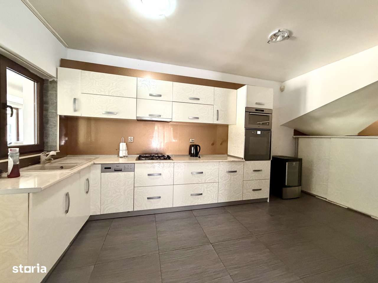 Domeniu Privat cu 3.278 mp Teren | Piscina, Iaz Ornamental si Resedint-9
