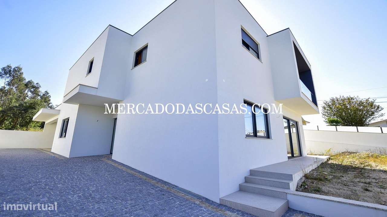 Moradia T3 Nova em S.M.Feira, junto ao castelo-37