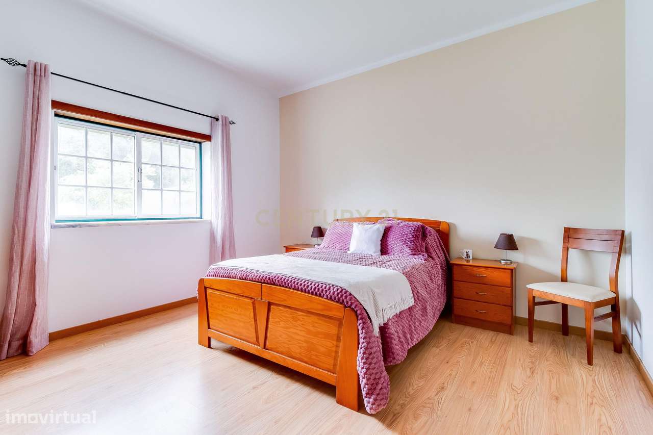 Prédio com 2 apartamentos+garagem+terreno-32