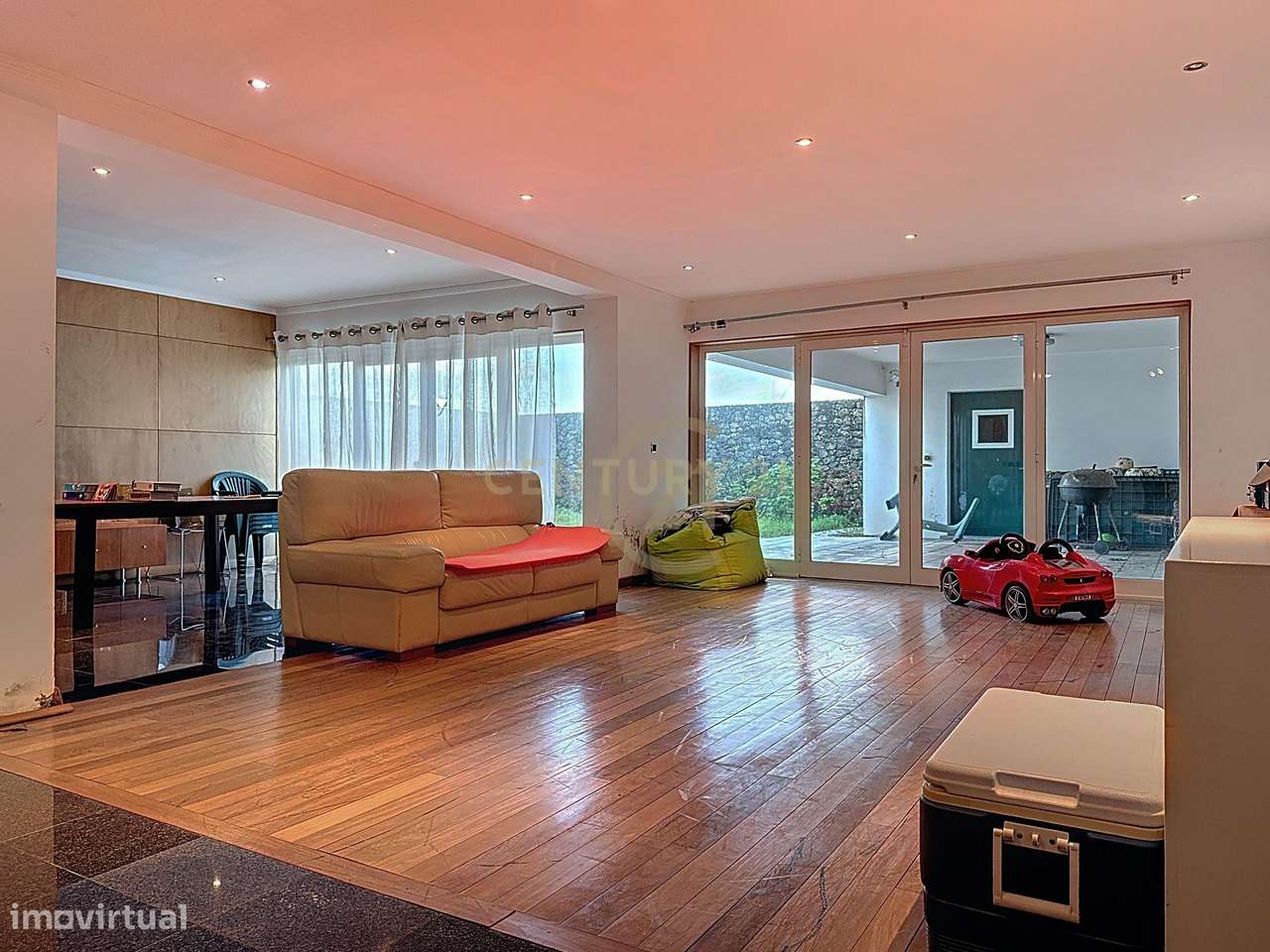 Moradia de Elevada Qualidade no Coração da Praia da Vitória – Vista Ba-32