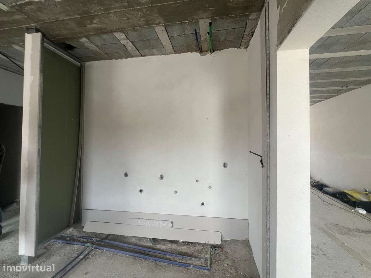Moradia T4 em Fase Final de Construção com Piscina — Centro de Chaves-7