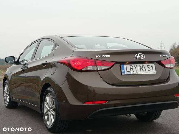 Hyundai Elantra 1.6 Comfort - 7