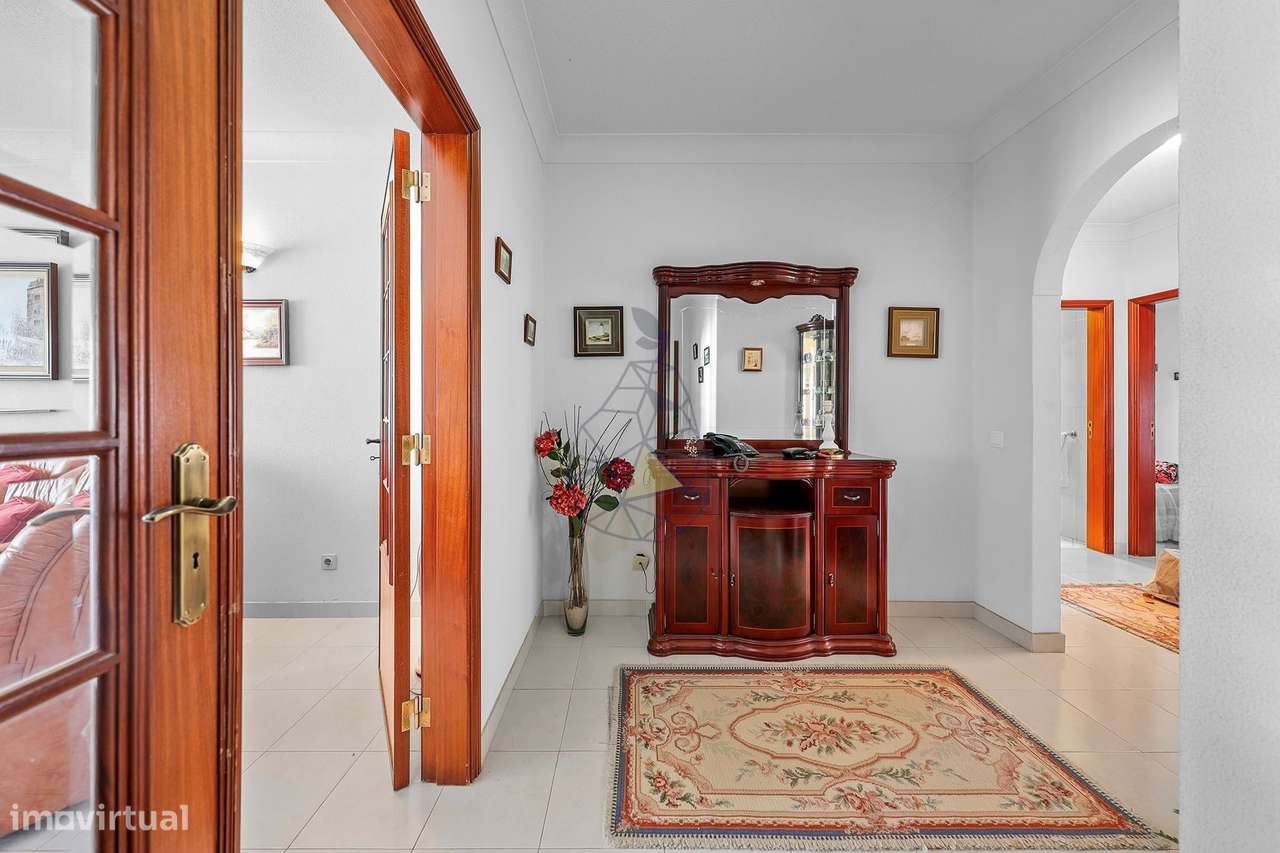 Apartamento espaçoso com 2 quartos excelente localização em Lagos - Grande imagem: 5/50