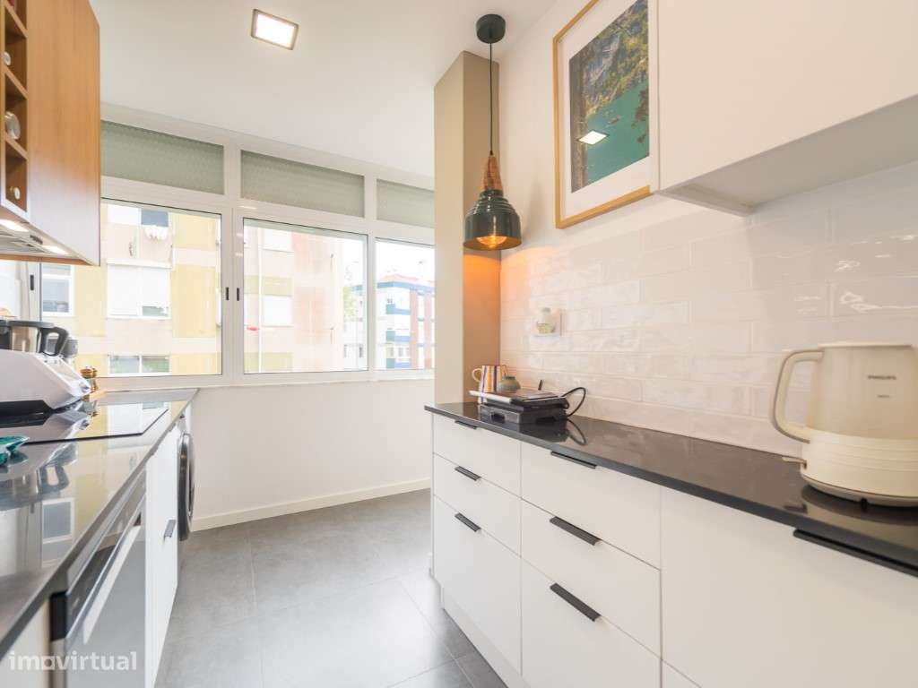 T2 Remodelado Centro de Linda-a-Velha-5