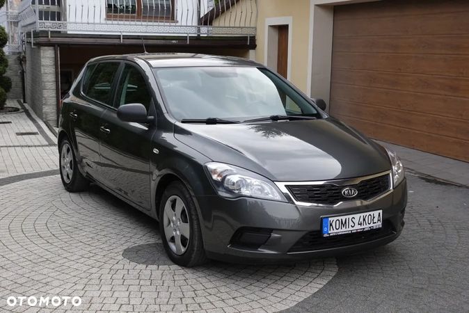 Kia Ceed - 1