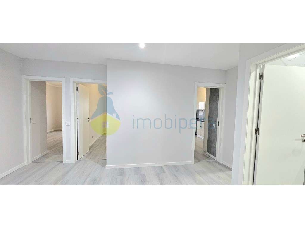 Quarteira, Apartamento T2 com vista mar, num 4º andar, totalmente r... - Grande imagem: 5/27