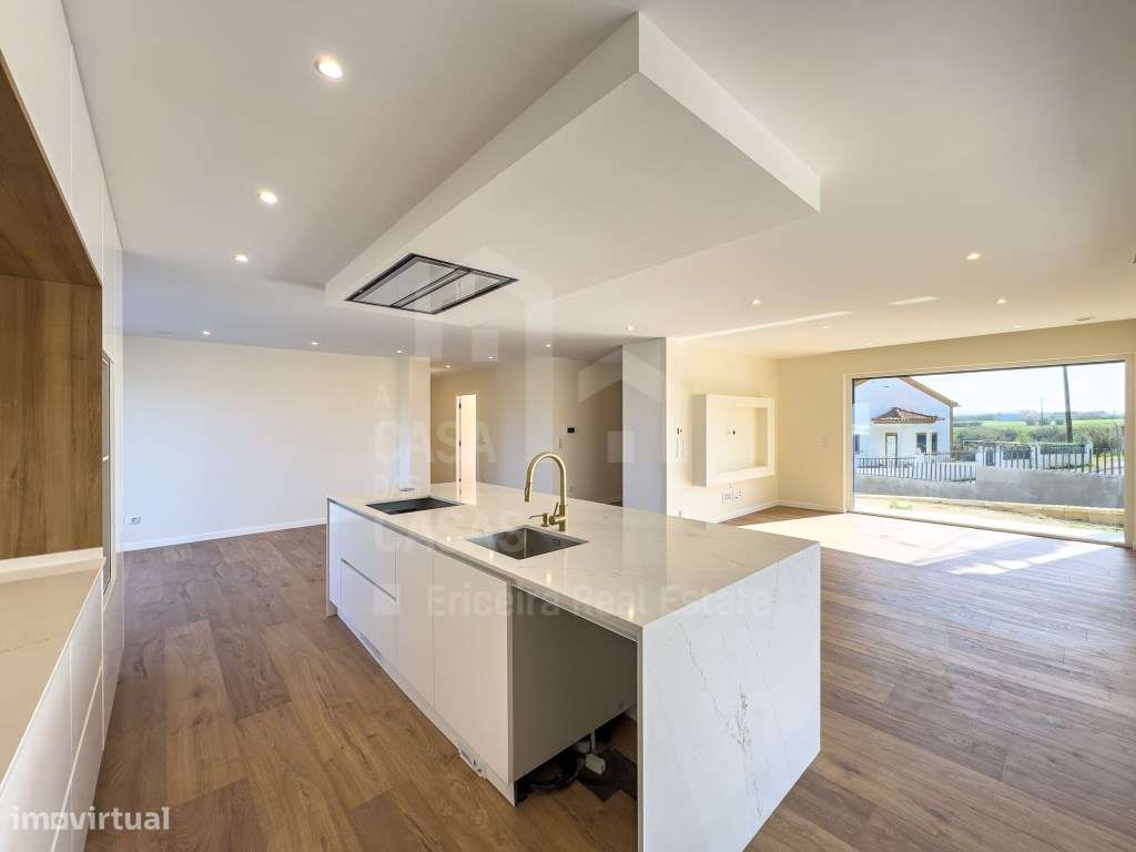 Vende Moradia T4 - Santa Cruz 5 km, A Casa das Casas-6