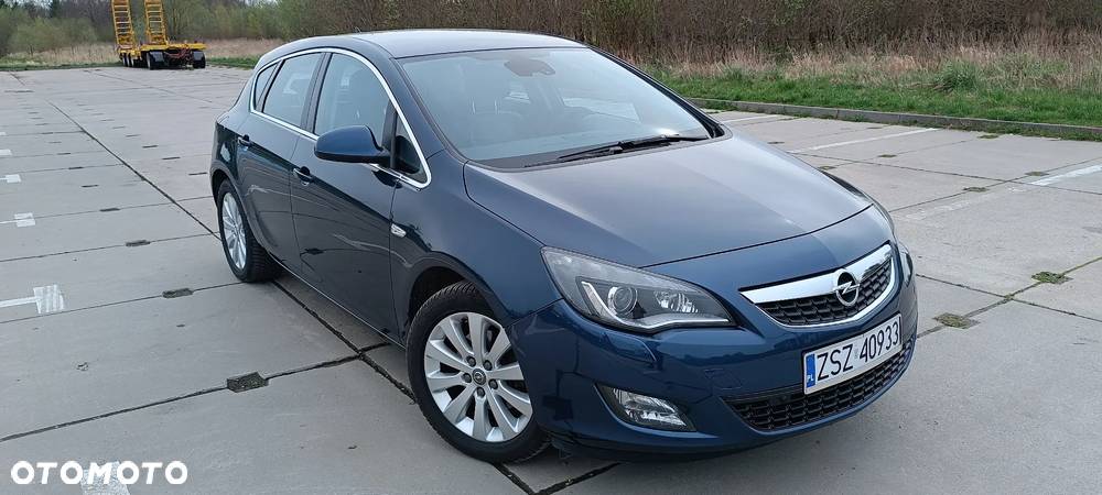 Opel Astra 1.6 Turbo Cosmo - 1