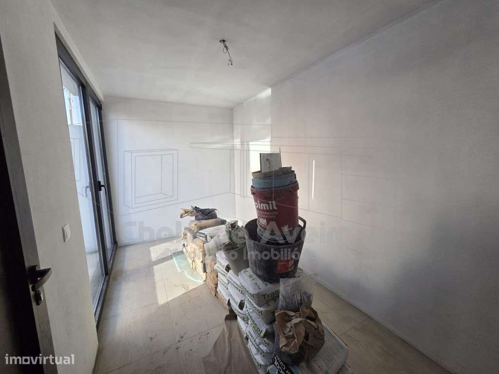 Moradia unifamiliar geminada T3, de 2 pisos, com garagem, anexos e ...-31