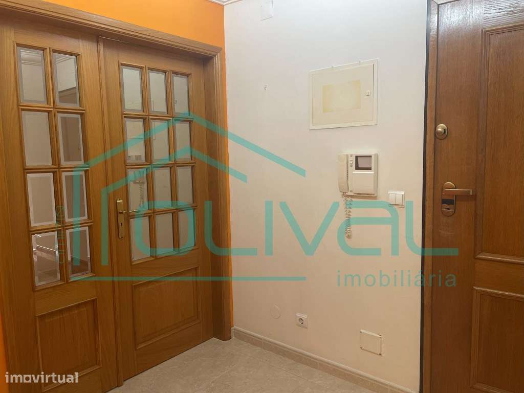 Apartamento T3 com parqueamento e arrecadação na 2ª Fase da Qta. Pi...-9