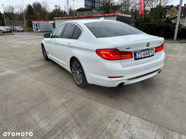 BMW Seria 5 530i xDrive Sport Line sport - 10