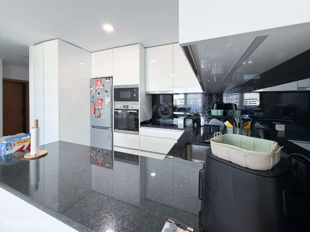 Apartamento T3 com Suite, Varandas e 2 Estacionamentos situado em A... - Grande imagem: 5/18