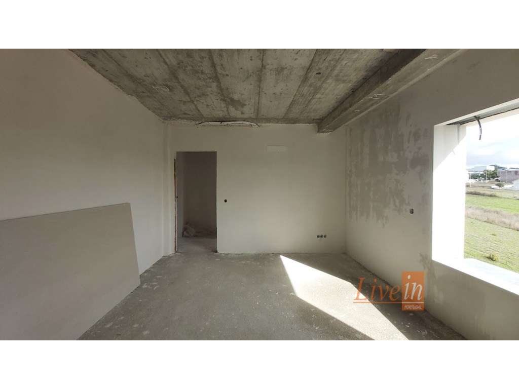 Moradia T4 Nova com Piscina e Jardim em Condomínio Privado em Mafra-9