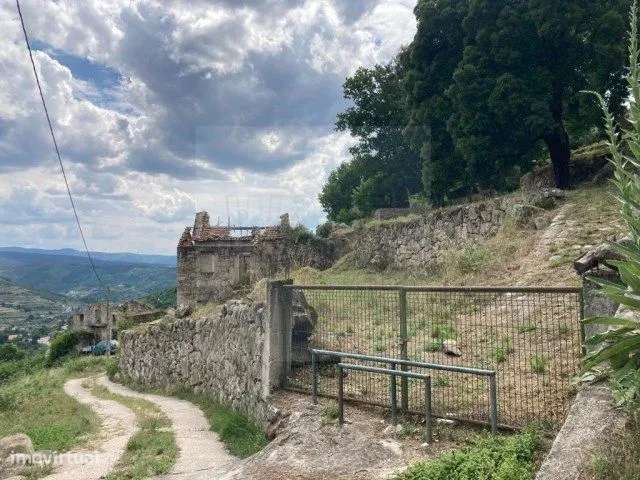 Ruína em Santa Ovaia (Oliveira do Hospital) - Grande imagem: 3/4