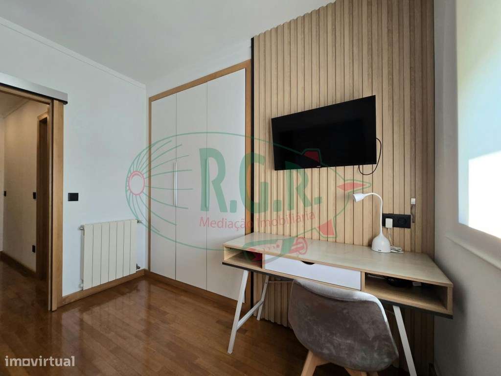 Apartamento T2| Lg Garagem 2 Carros | Localização Central São Cosme-39