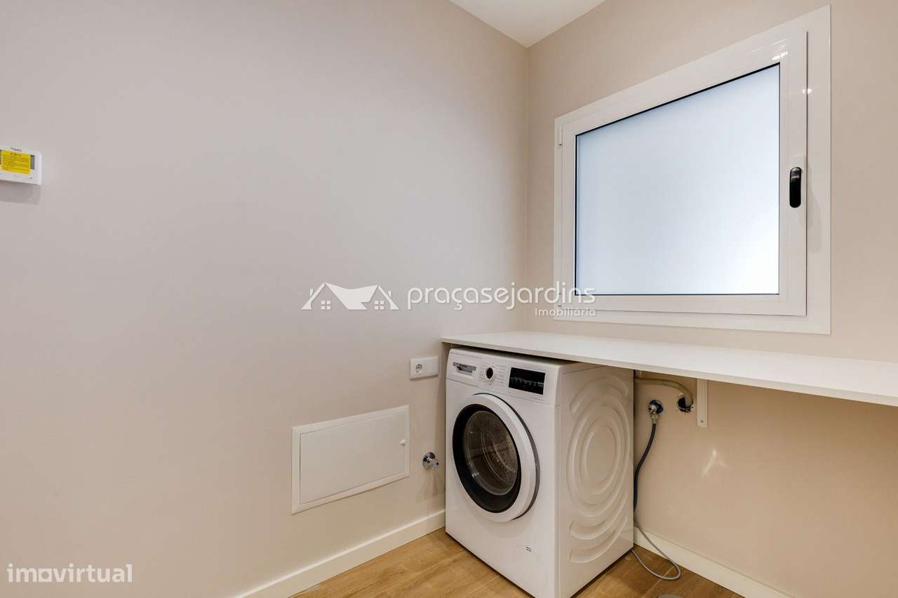 Moradia T3 de Arquitetura Moderna com Jardim e Garagem-21