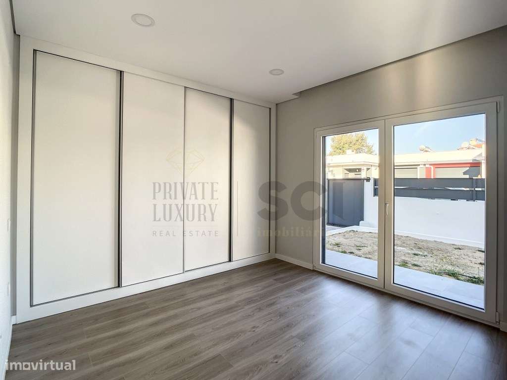 Moradia T3 Independente Térrea em Azeitão Garagem Piscina-23