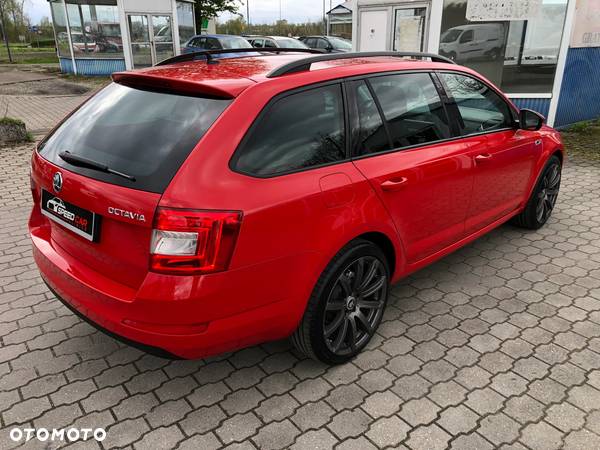 Skoda Octavia Combi 2.0 TDI Sportline - 19