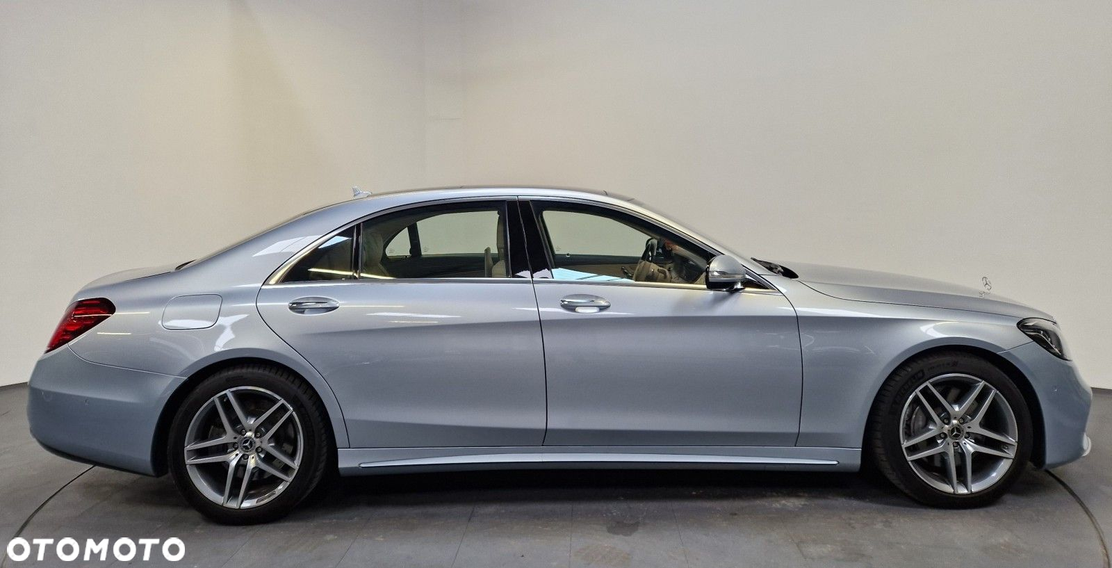 Mercedes-Benz Klasa S 560 4-Matic L 9G-TRONIC - 22