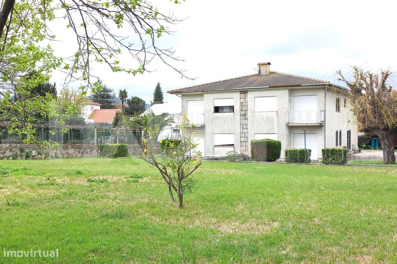 Propriedade com 2 moradias geminadas em Barcelinhos, Barcelos - Grande imagem: 3/16