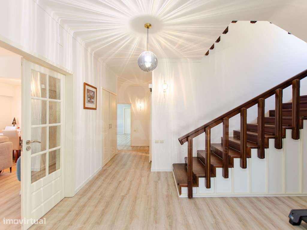 Moradia T6+1 renovada em Benavente-15