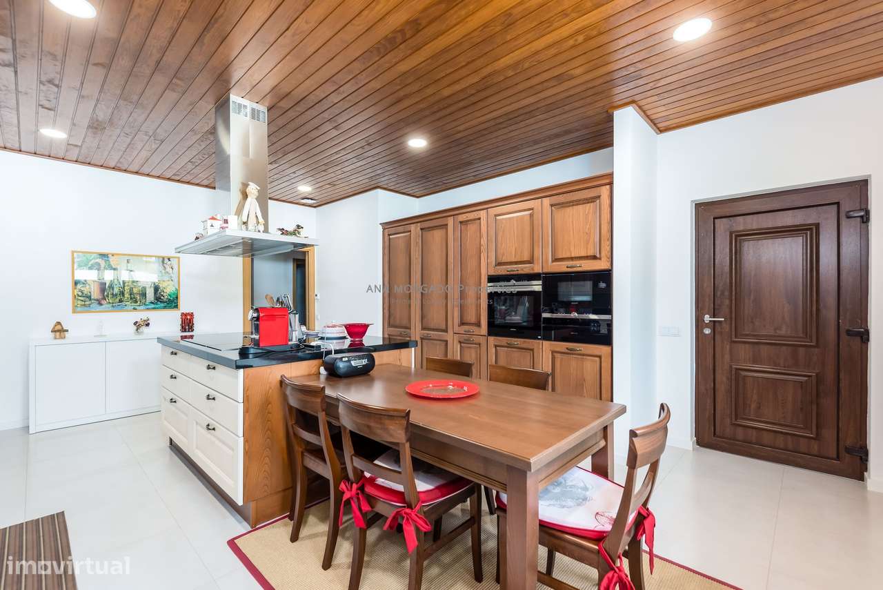 Moradia de Alto Padrão na Marinha Grande – Perto de Leiria e das Praia-23