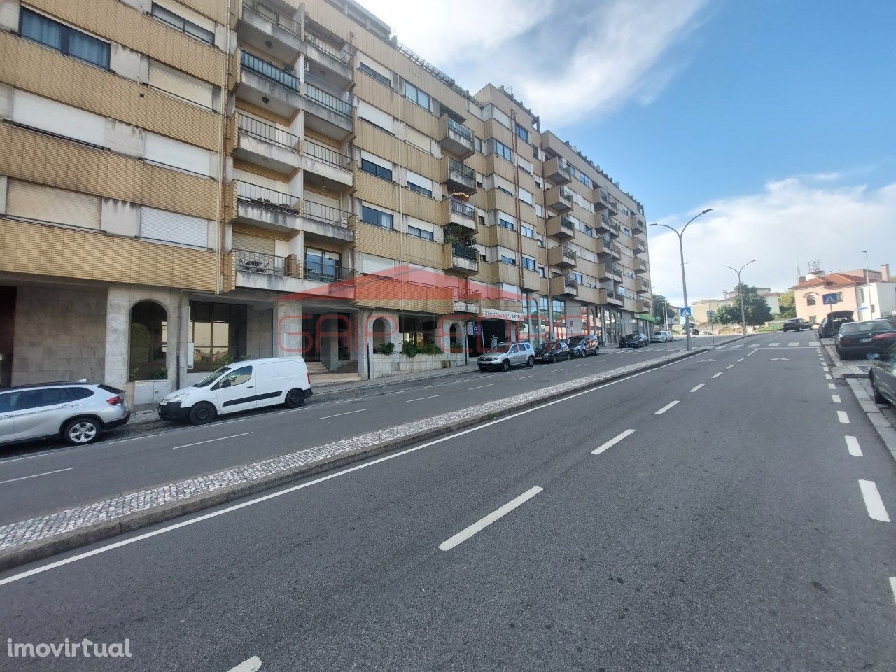 Loja centro comercial São João junto Centro emprego S. J. Madeira