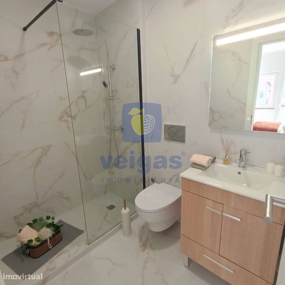 Apartamento renovado com 3 quartos em Benfica Lisboa-5