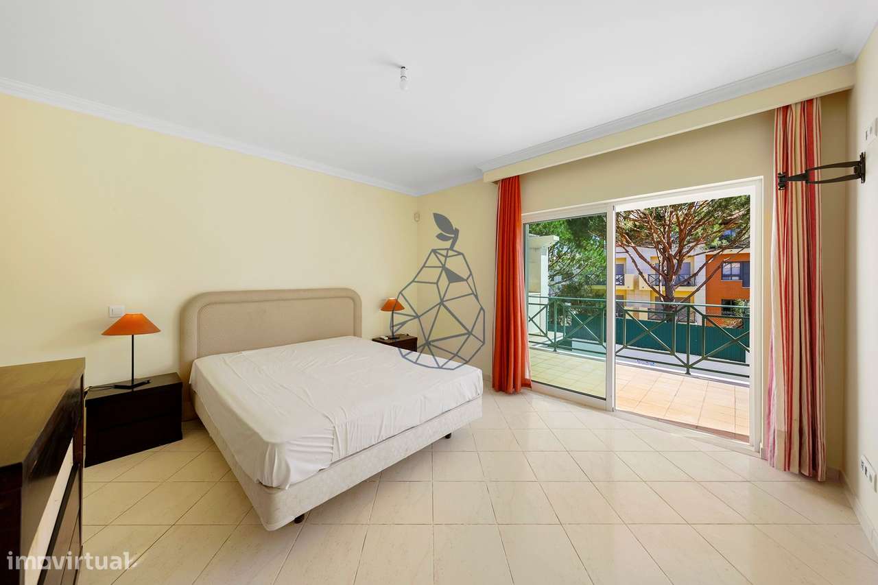 Moradia T5 com Piscina Privada, Jardim e 5 Suites em Montechoro, Albuf-24