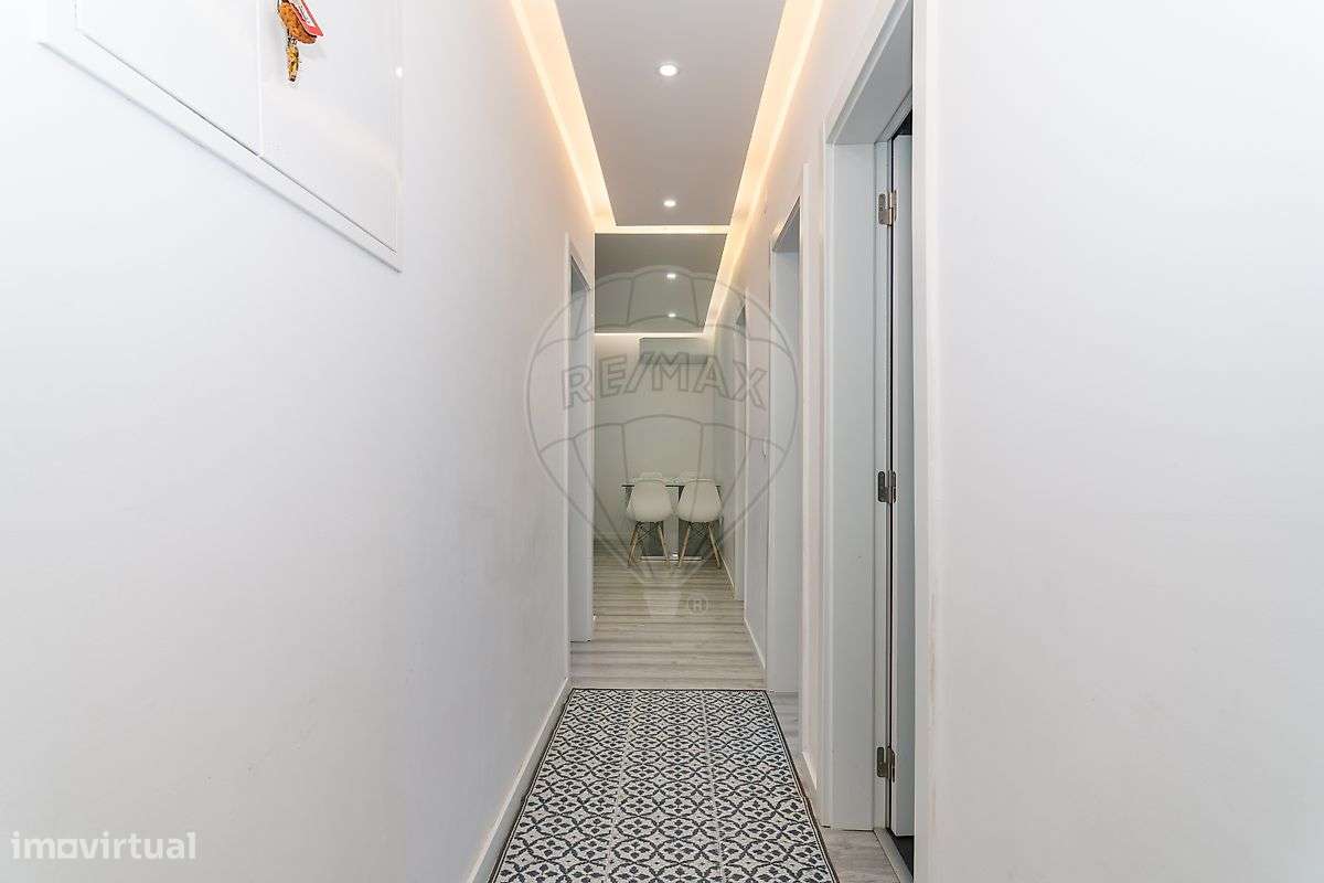 Apartamento T3 remodelado nas Paivas, com logradouro-5