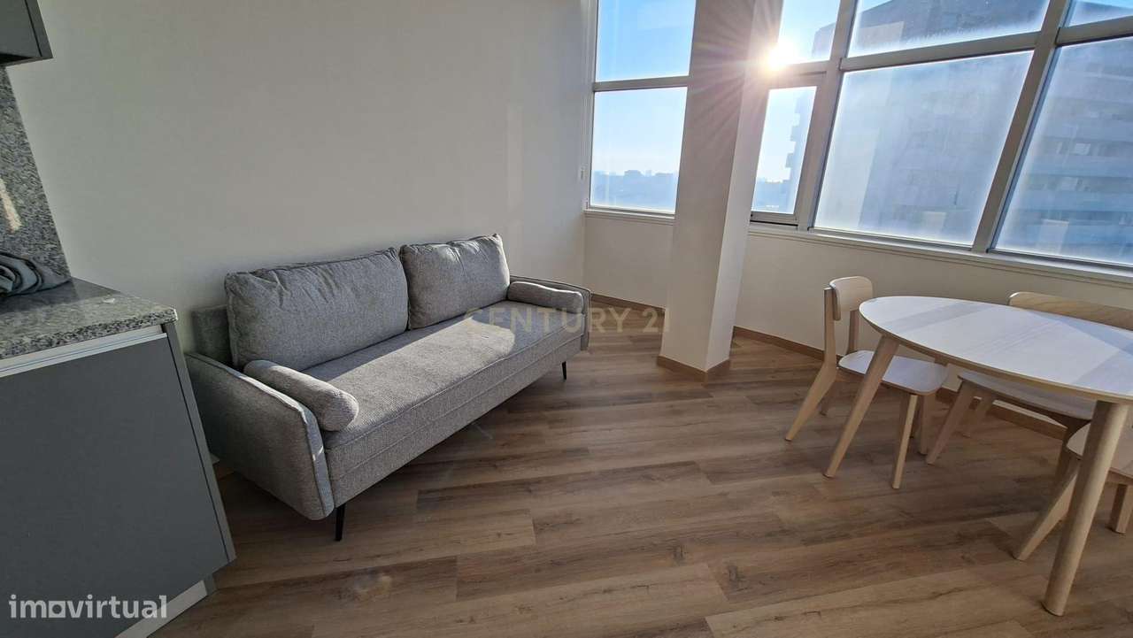 Apartamento T2 com mobília em Paranhos, com 1 lugar de garagem - Grande imagem: 2/16