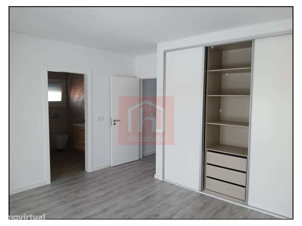 Moradia Térrea T4 independente em Fernão Ferro - Grande imagem: 5/11