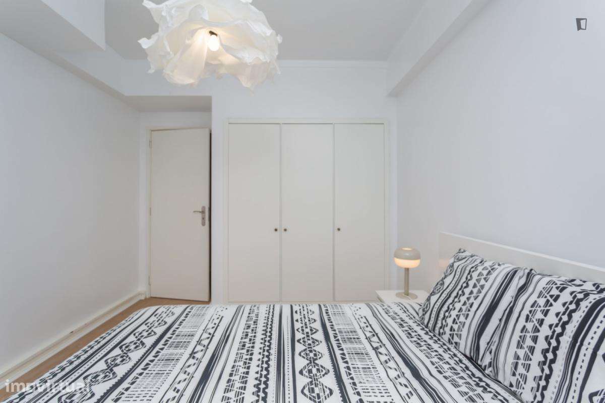 Quarto - localizado em Marquês de Pombal Lisbon - Grande imagem: 4/38