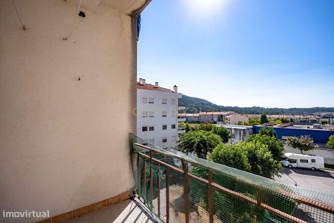 Apartamento T3 com elevador e garagem no centro da Lousã-13