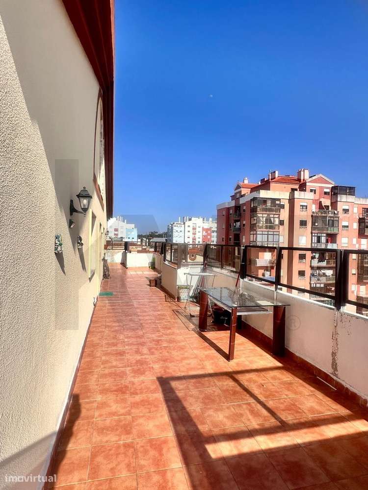 T4 no Último Piso com Terraço de 100m2 e Vista Panorâmica Deslumbrante - Grande imagem: 4/43