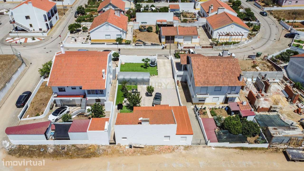 Moradia T2 Renovada com Quintal e Jardim – O Refúgio Ideal para Viver-22