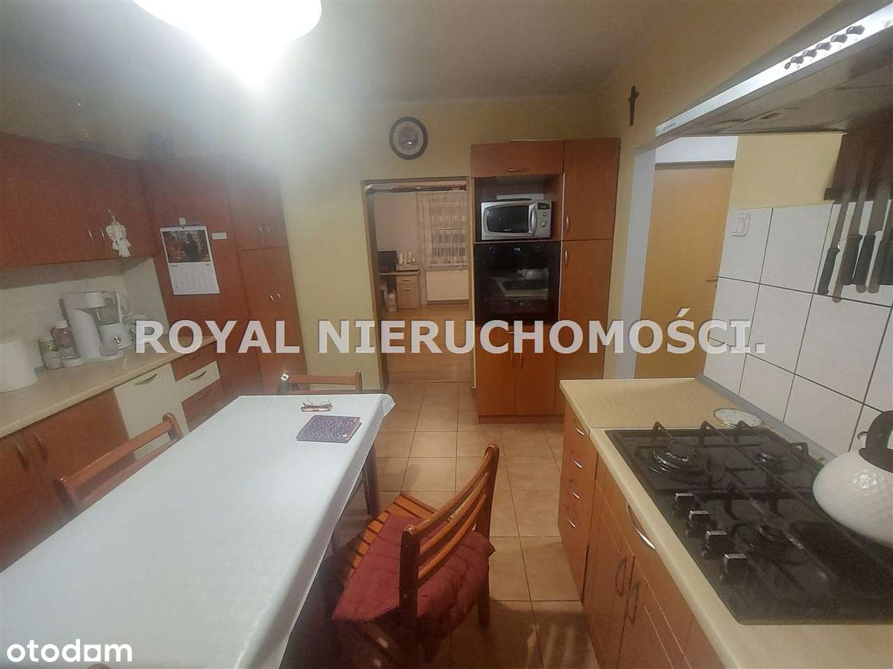 Spokojna okolica, miejsca parkingowe.-8