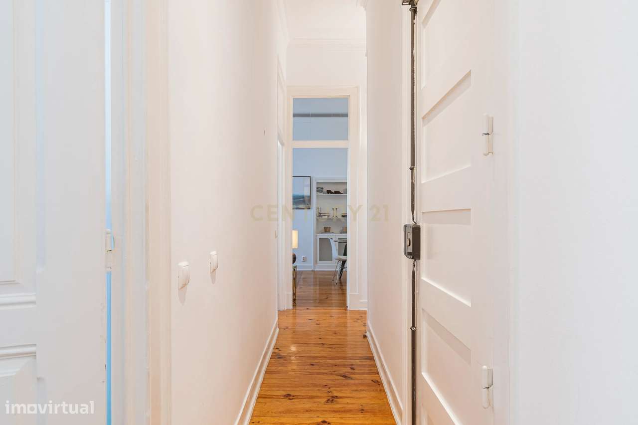 Descubra o Charme da Rua da Bombarda: T3 com Terraço e Vista Deslumbra-19