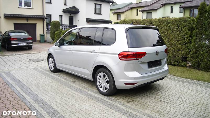 Volkswagen Touran - 4