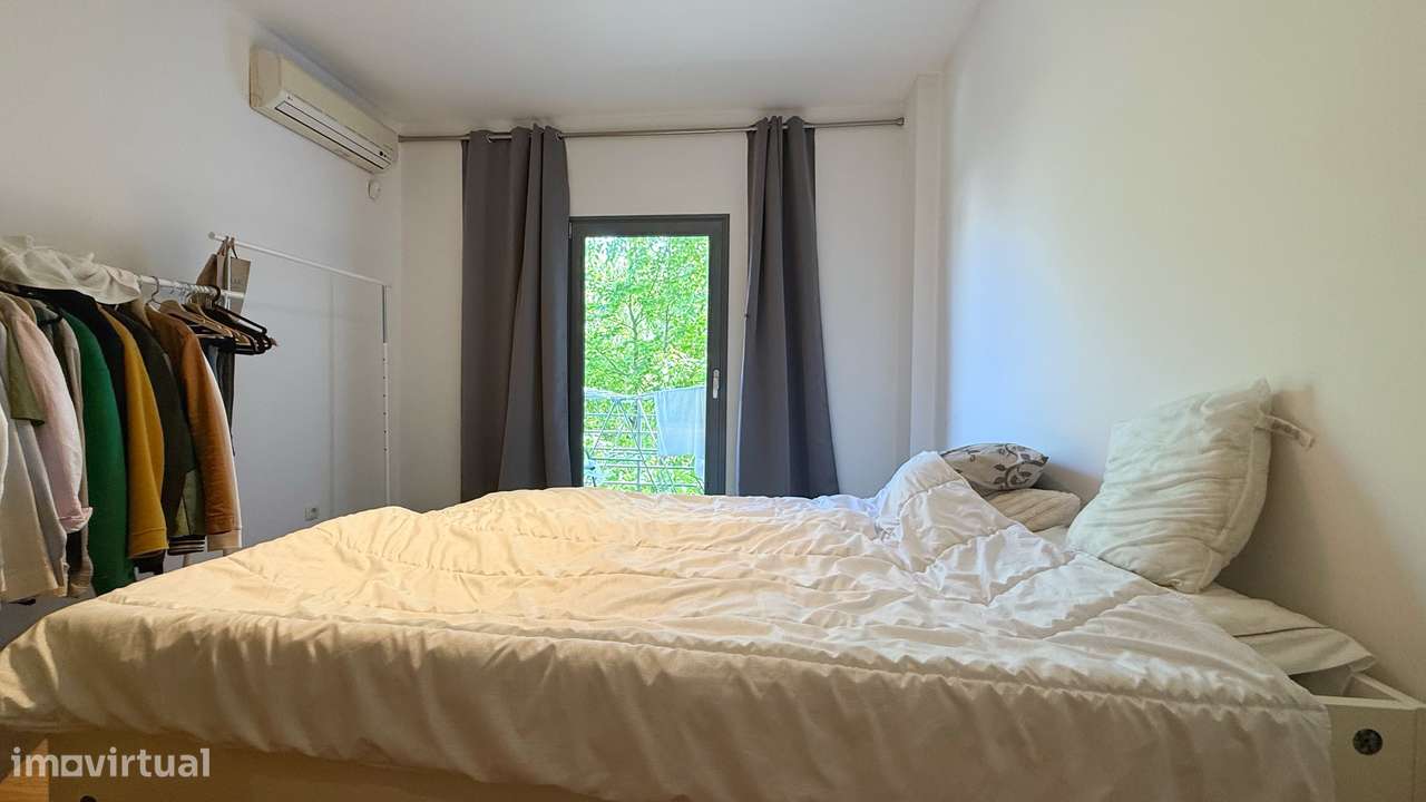 Apartamento T1 localizado no condomínio fechado, parqueamento, piscina-9