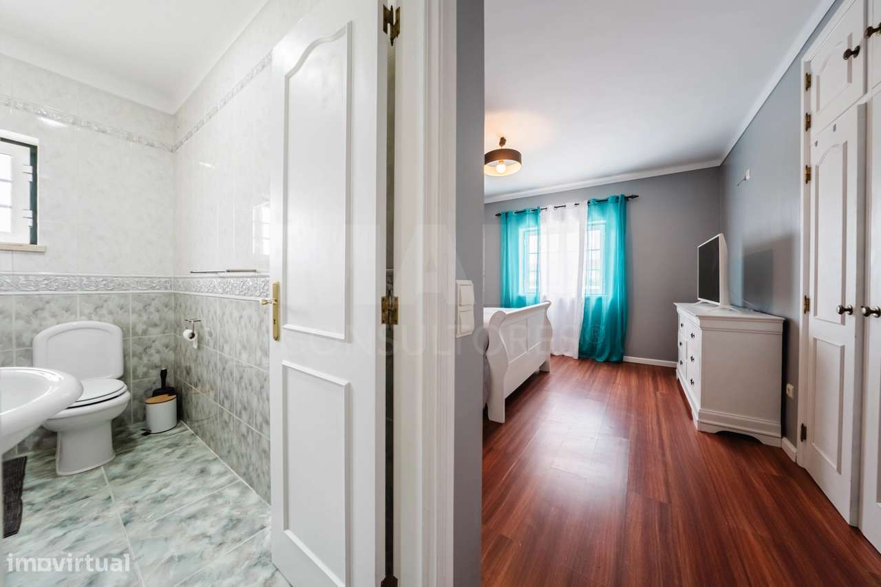 Moradia T4 com Charme em Olho Marinho | 260m² | Lote 734m²-19
